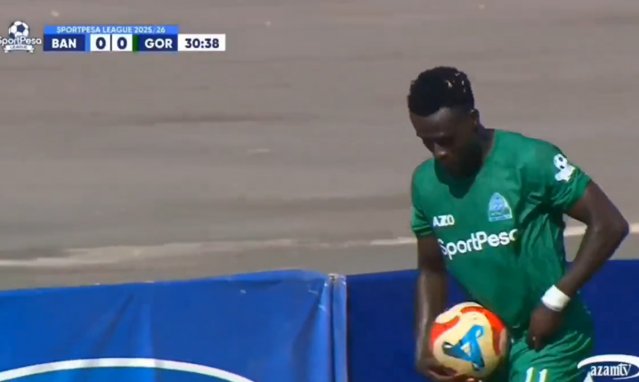 HIT! Piłkarz w Kenii po strzeleniu gola, wziął piłkę i... xD [VIDEO]